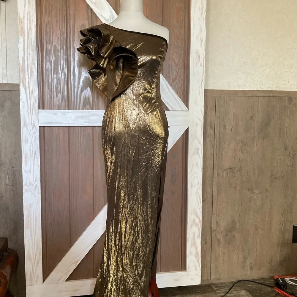 Faeriesty Elegant Gold Off-Shoulder Dress w/ Draping on one shoulder SIZE SMALL